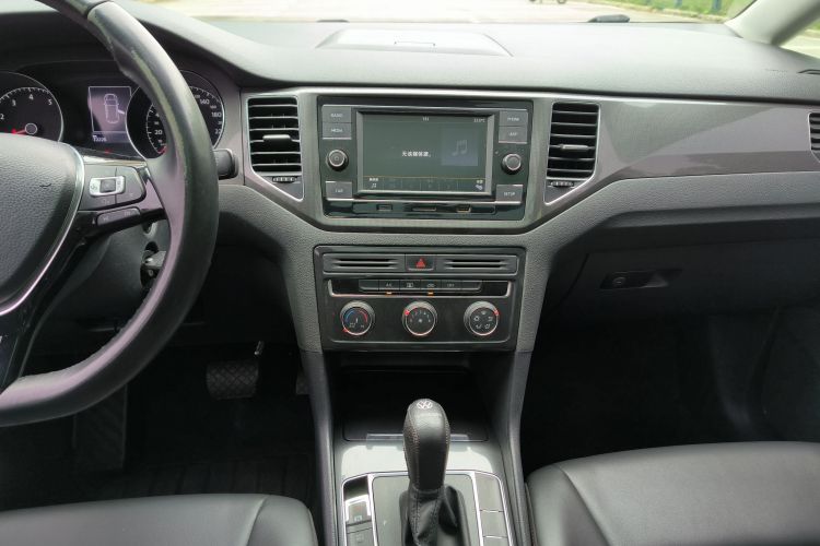 大众 高尔夫·嘉旅 2018款 230TSI 自动进取型局部细节16