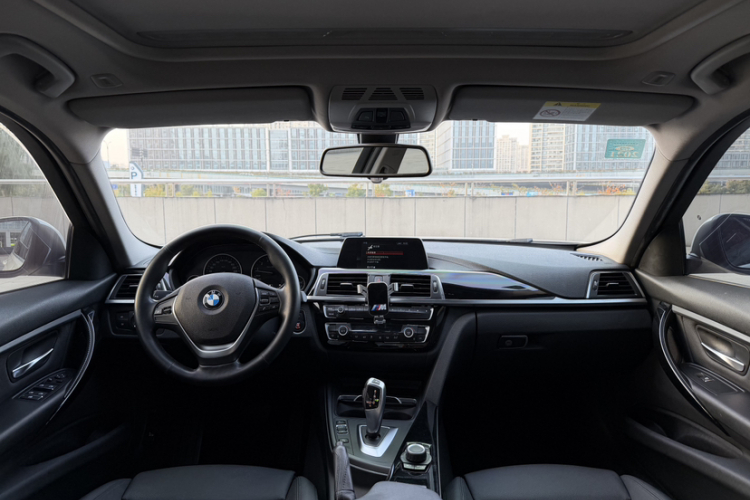 宝马3系 2018款 320Li 时尚型中控内饰7001