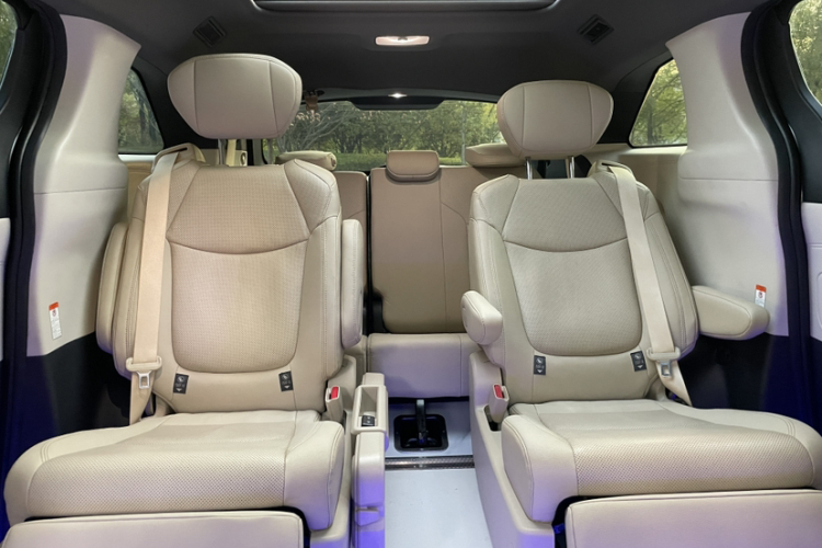 丰田 格瑞维亚 2022款 2.5L混动 尊爵版中控内饰7002