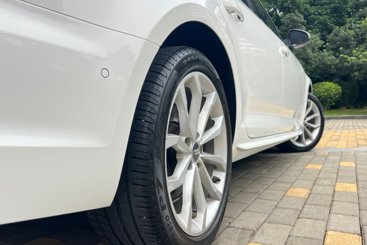 奥迪A4L 2019款 40 TFSI 时尚型 国VI局部细节9004