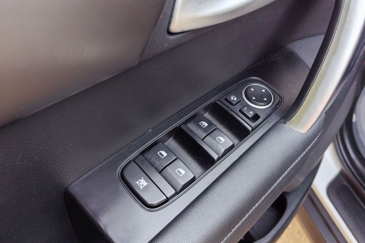 起亚 智跑 2019款 2.0L 自动智享豪华版中控内饰7004