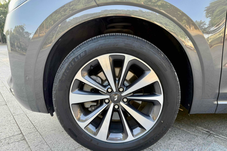 理想汽车 理想ONE 2021款 增程6座版车身外观6008