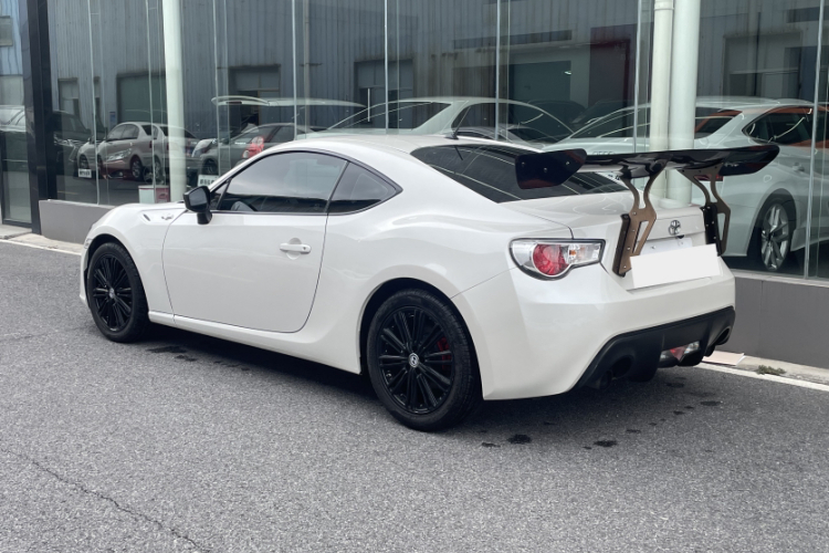 丰田86 2013款 2.0L 自动豪华型车身外观6003