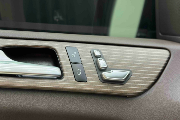 奔驰GLE 2019款 GLE 320 4MATIC 动感型臻藏版局部细节9005