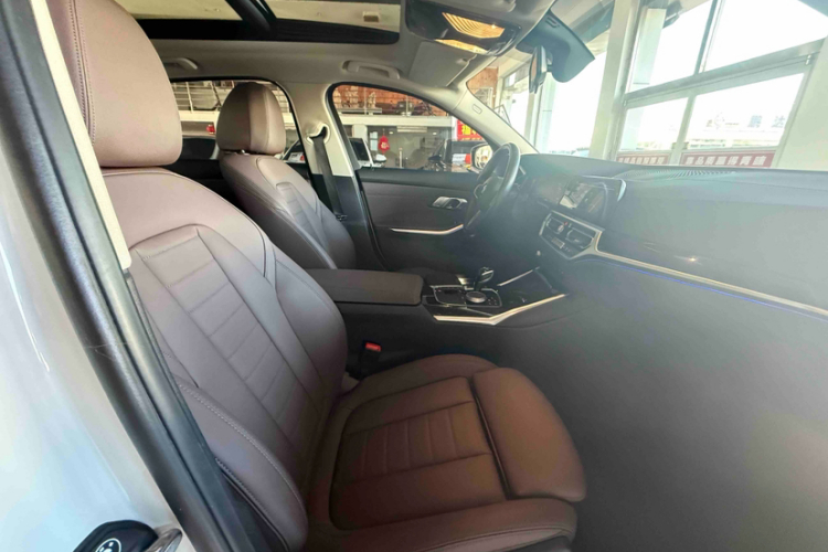 宝马3系 2021款 325Li M运动套装中控内饰7003