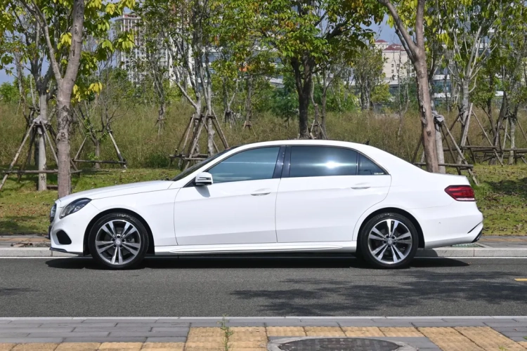 奔驰E级 2015款 改款 E 260 L 运动型车身外观6003