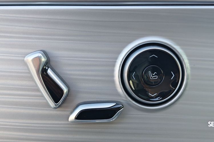 别克GL8新能源 2026款 陆尊 奢享版中控内饰7013