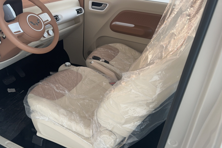 五菱汽车 宏光MINIEV 2024款 第三代 215km 青春版中控内饰7001