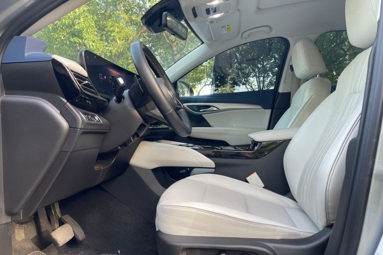 别克 2024款 昂科威Plus 四驱Avenir艾维亚中控内饰7002