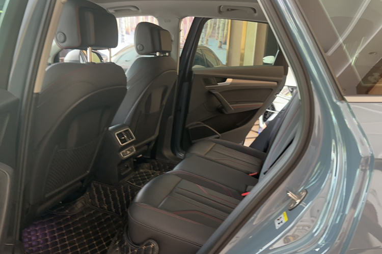 奥迪Q5L 2022款 40T RS套件燃速型中控内饰7003