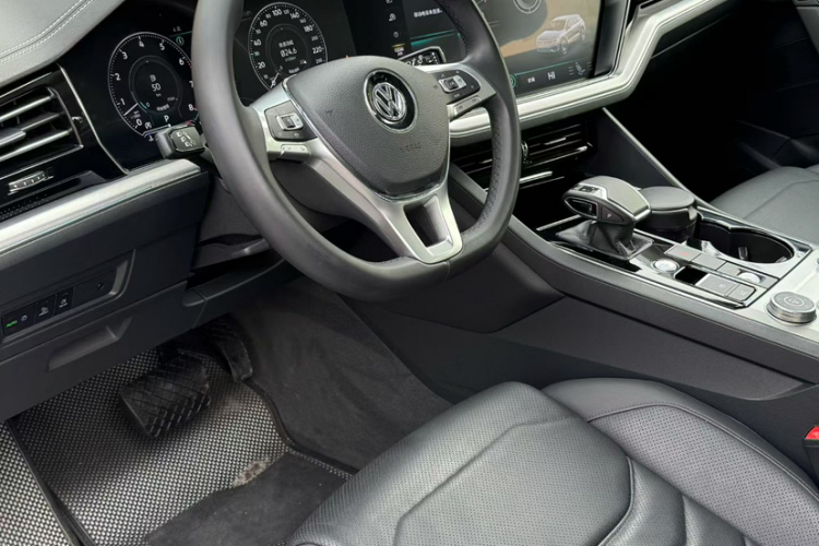 大众 途锐 2019款 3.0TSI 锐锋版 国VI中控内饰7005