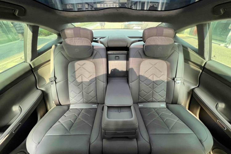 蔚来ET7 2024款 75kWh 行政签名版中控内饰7002