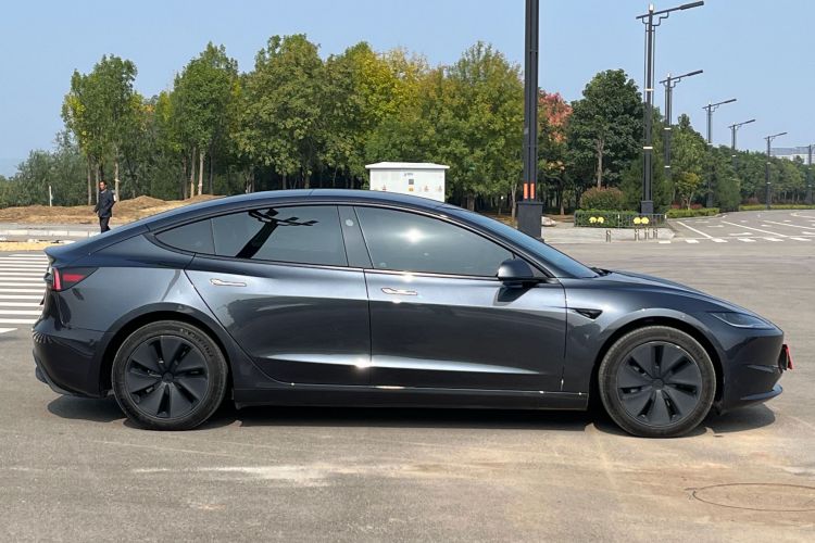 特斯拉 Model 3 2023款 后轮驱动版车身外观6004