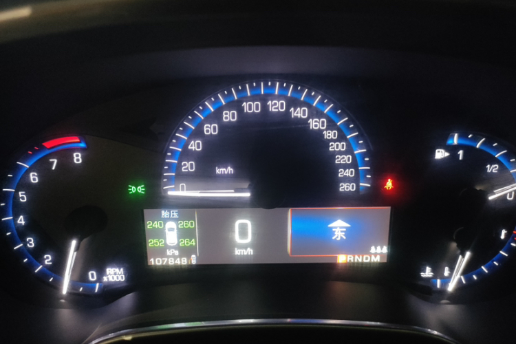 凯迪拉克SRX 2013款 3.0L 精英型中控内饰15