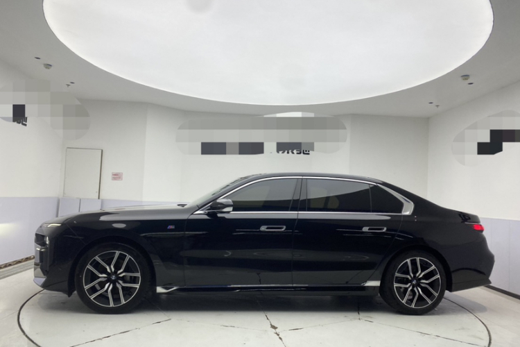 宝马7系 2023款 735Li M运动套装车身外观6002