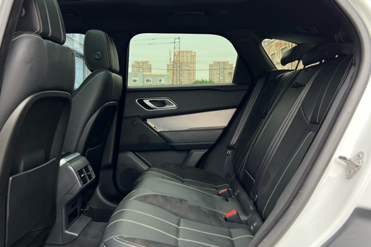 路虎 揽胜星脉 2019款 250PS R-DYNAMIC S中控内饰7002