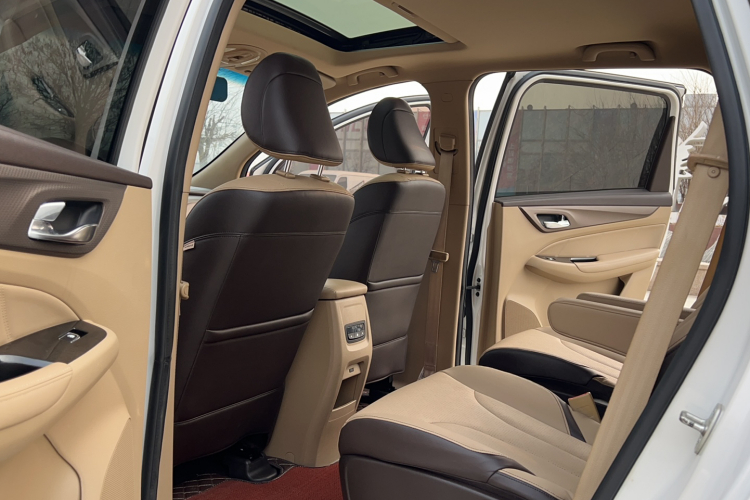 宝骏730 2017款 1.8L iAMT豪华型 7座中控内饰7003