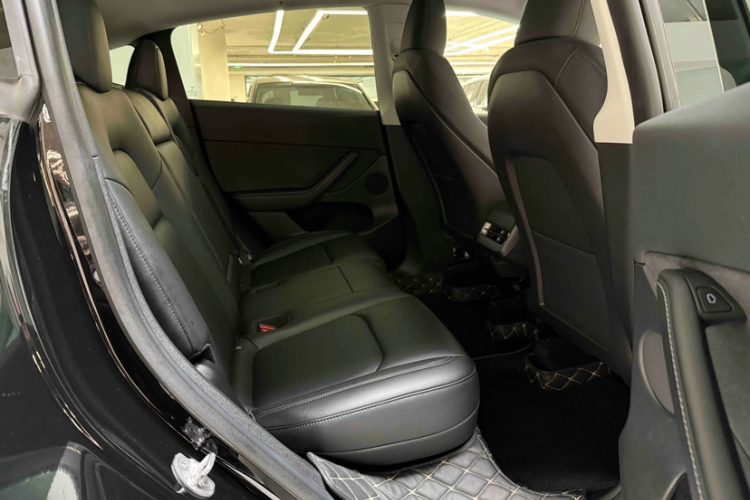 特斯拉 Model Y 2022款 改款 后轮驱动版中控内饰7009