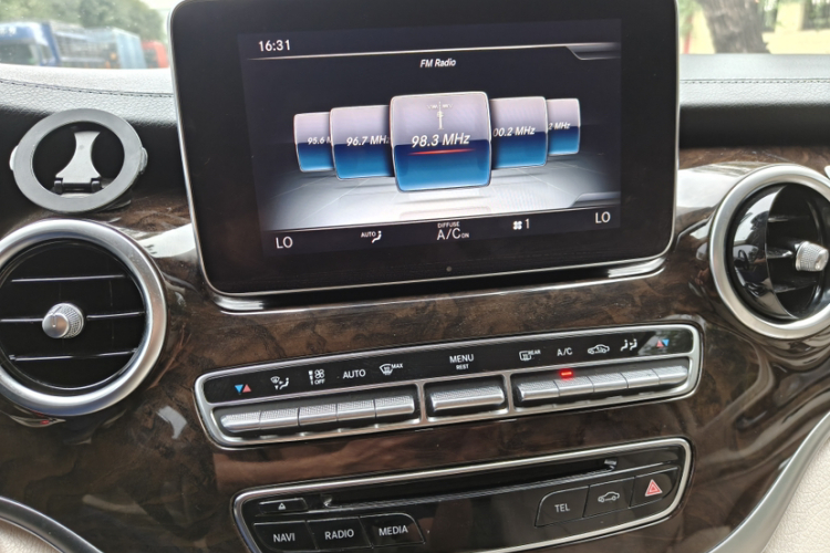 奔驰V级 2018款 V 260 L 尊贵加长版 国VI局部细节16