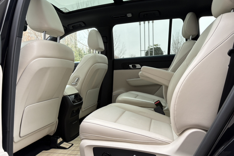 理想汽车 理想ONE 2021款 增程6座版中控内饰7003