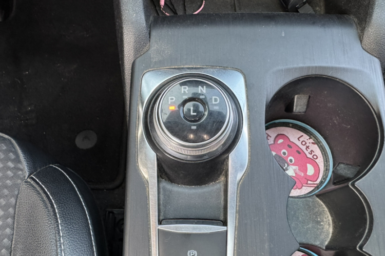 福特 福克斯 2020款 三厢 EcoBoost 180 自动锋潮型局部细节18