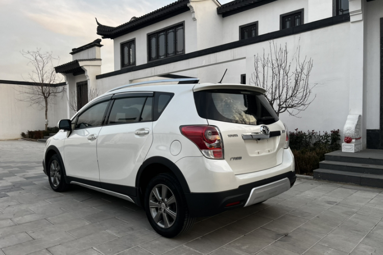 丰田 逸致 2015款 180E CVT跨界版车身外观6003