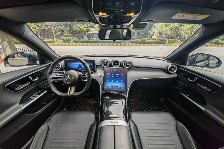 奔驰C级 2022款 改款 C 200 L 运动版中控内饰7001