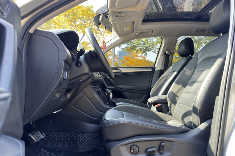 大众 途观L 2019款 330TSI 自动两驱全景舒适版 国VI中控内饰7001