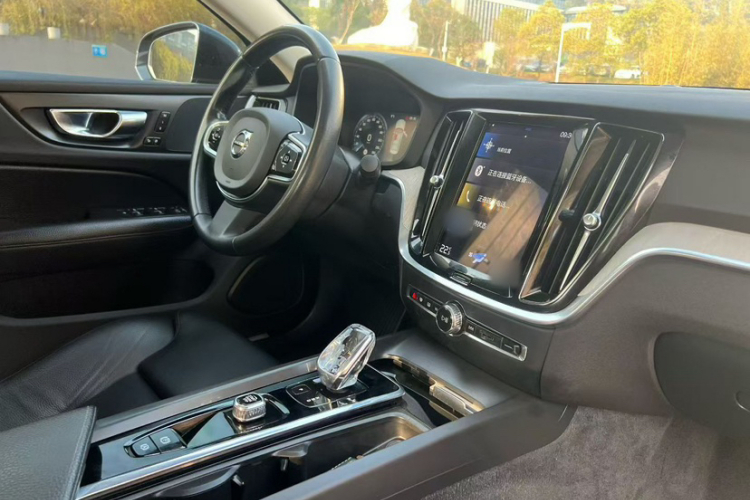 沃尔沃S60 2022款 B4 智远豪华版中控内饰7002