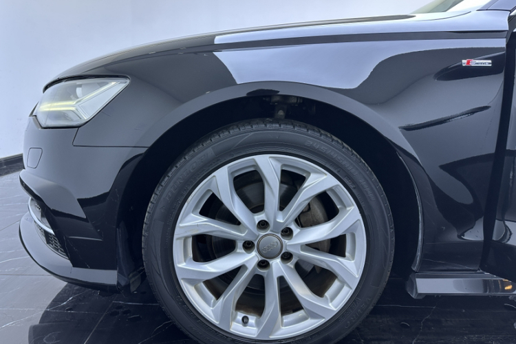 奥迪A6L 2018款 30周年年型 35 TFSI 时尚型局部细节9002