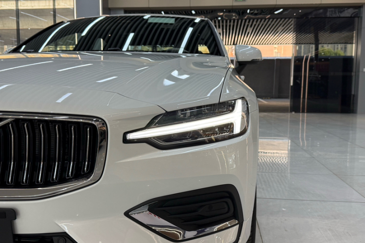 沃尔沃S60 2026款 B4 智逸豪华版车身外观6005