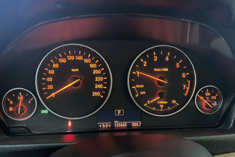 宝马3系 2014款 320Li 时尚型中控内饰15