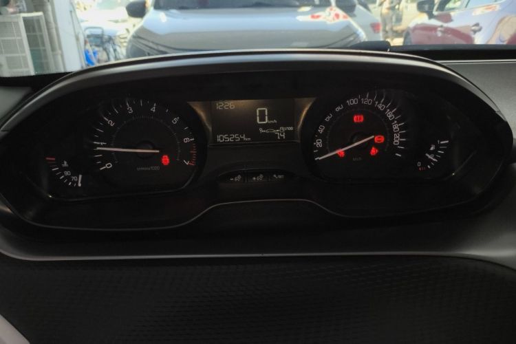 标致2008 2014款 1.6L 手动潮流版中控内饰15