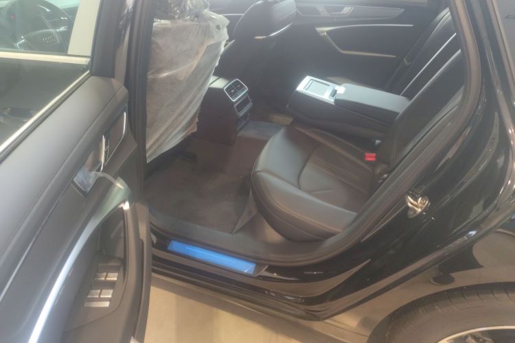 奥迪A6L 2025款 40 TFSI 豪华动感型中控内饰7004