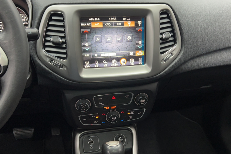 Jeep 指南者 2017款 200T 自动家享版局部细节16