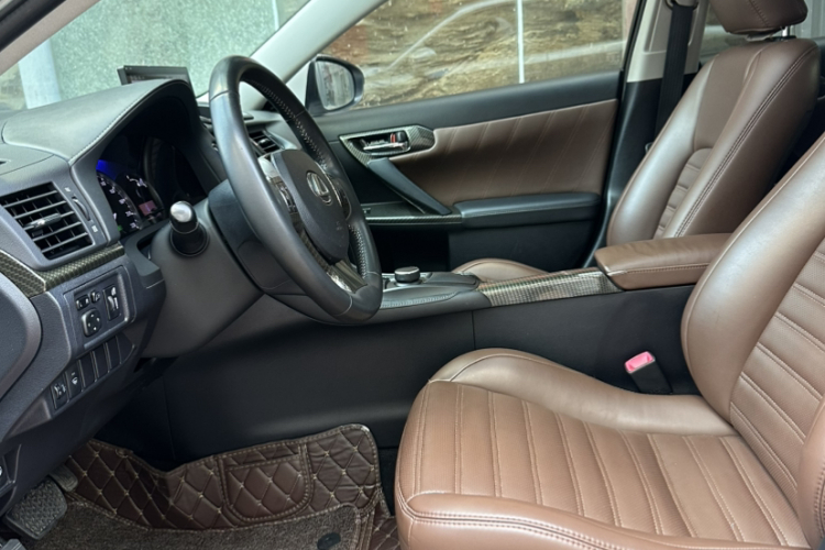 雷克萨斯CT 2013款 CT200h 舒适版中控内饰7004