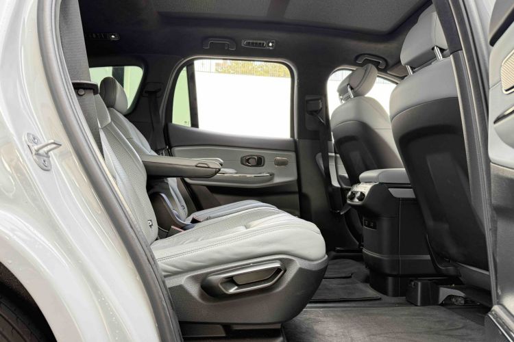 蔚来ES8 2020款 580KM 签名版 六座版中控内饰7009