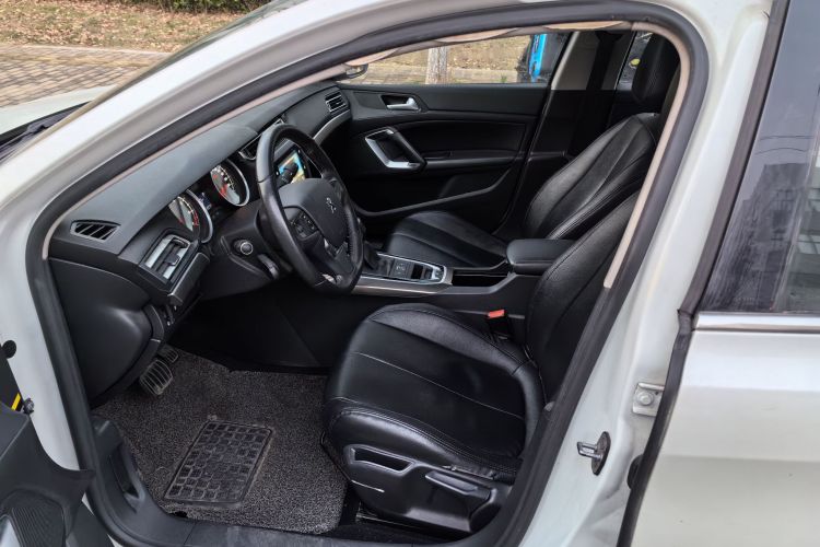 标致408 2014款 1.8L 自动豪华版中控内饰7003