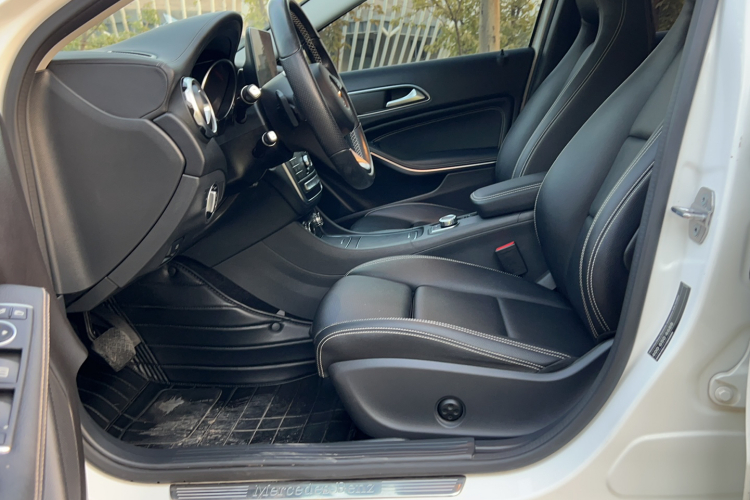 奔驰GLA 2018款 GLA 200 时尚型局部细节19