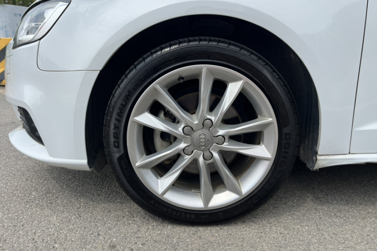 奥迪A3 2018款 30周年年型 Sportback 35 TFSI 进取型车身外观6001