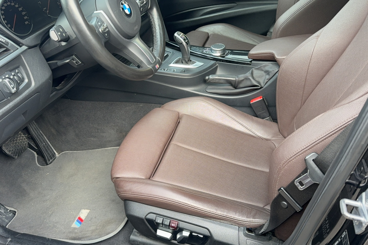 宝马3系 2018款 320Li 领先型M运动套装中控内饰7002