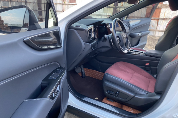 雷克萨斯NX 2023款 350h 前驱 创驰版中控内饰7004