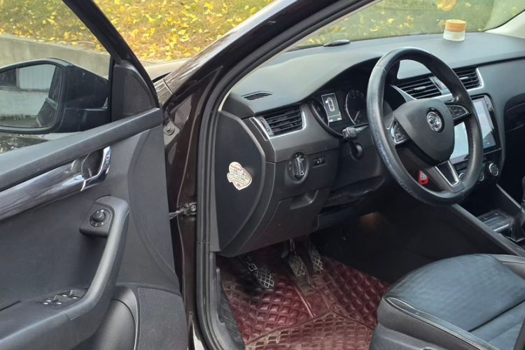 斯柯达 明锐 2017款 1.6L 手动智行版中控内饰7001