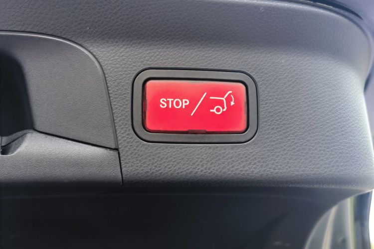 奔驰GLC轿跑 2022款 改款 GLC 260 4MATIC 轿跑SUV中控内饰7015