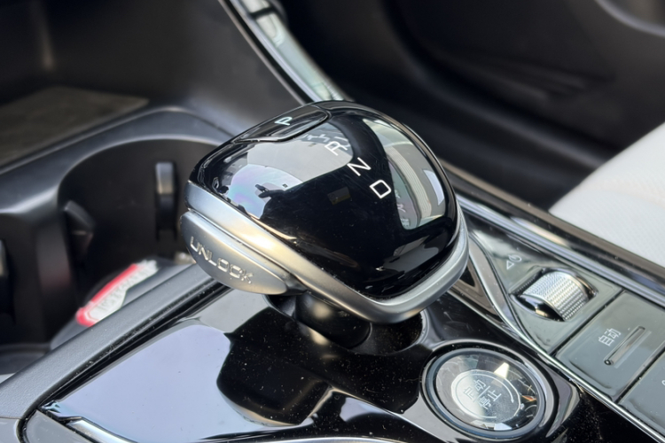 比亚迪 秦PLUS 2024款 荣耀版 DM-i 55KM领先型局部细节18