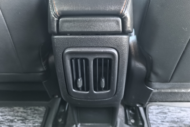 Jeep 指南者 2019款 220T 自动悦享版局部细节9001