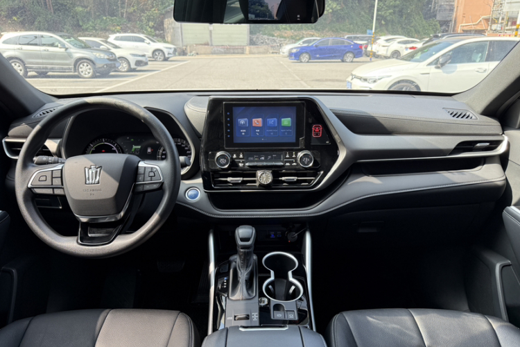 丰田 皇冠陆放 2022款 2.5L HEV两驱精英版中控内饰7007