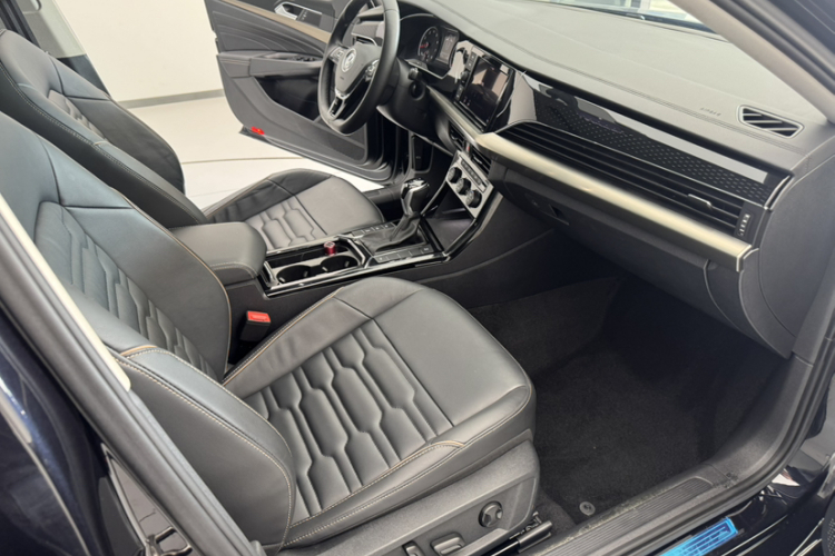 大众 帕萨特 2019款 330TSI 精英版 国VI中控内饰7005