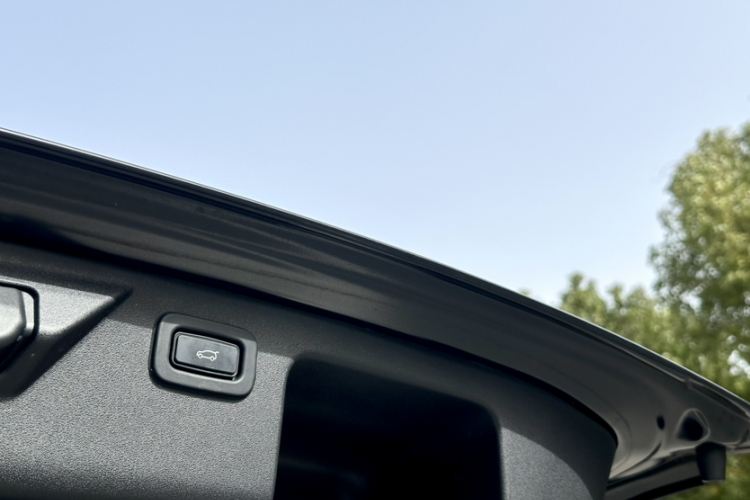 路虎 发现运动版 2020款 249PS R-Dynamic 性能科技版 5座局部细节24