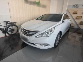 现代 索纳塔 2015款 经典 2.0L 自动豪华版